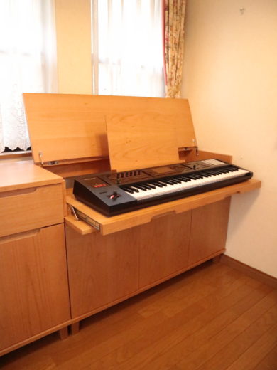サイドボード型電子ピアノ台